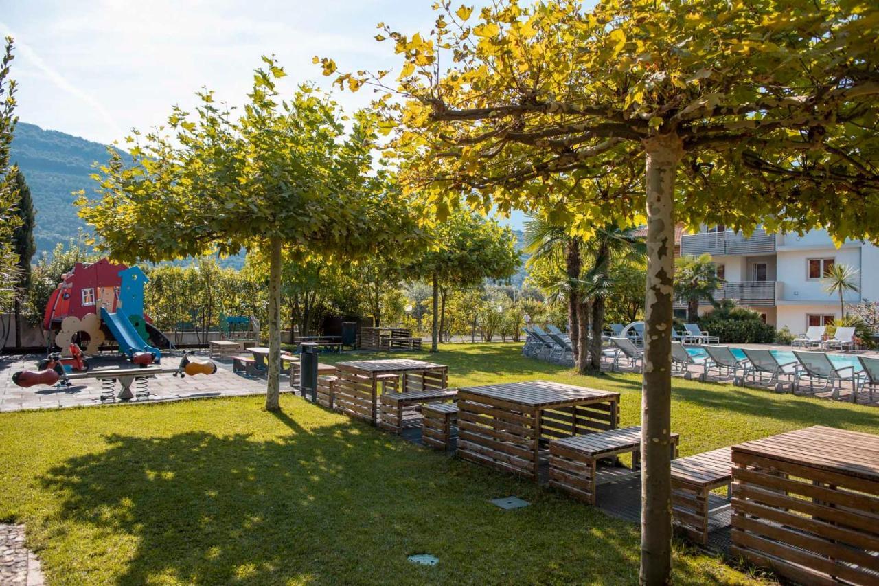 4 Limoni Apartment Resort Riva del Garda Exterior foto